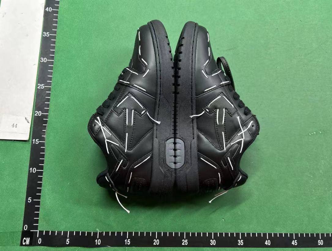  Off white shoes    (40 CP) -4