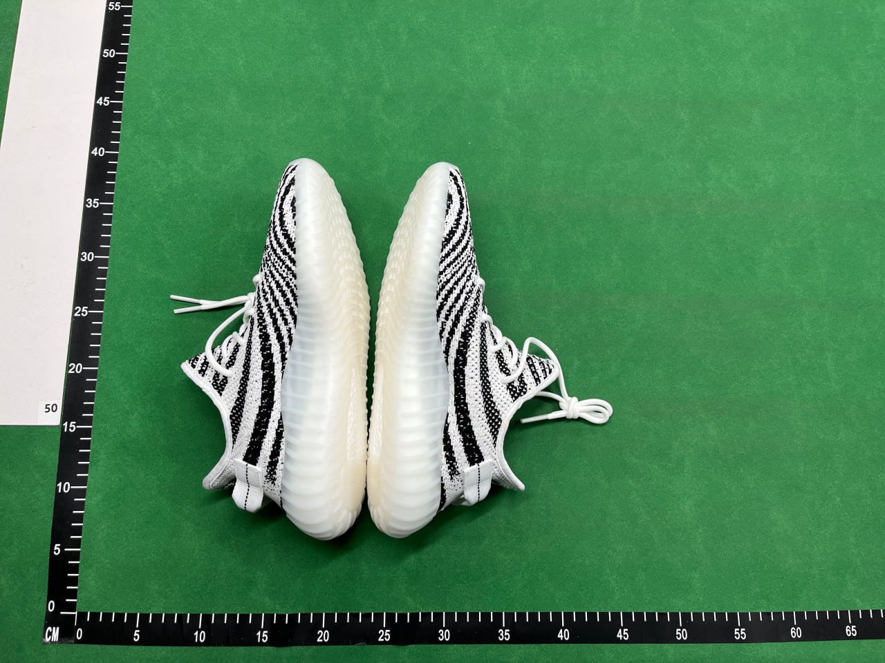  Adidas Yeezy Shoes  -3