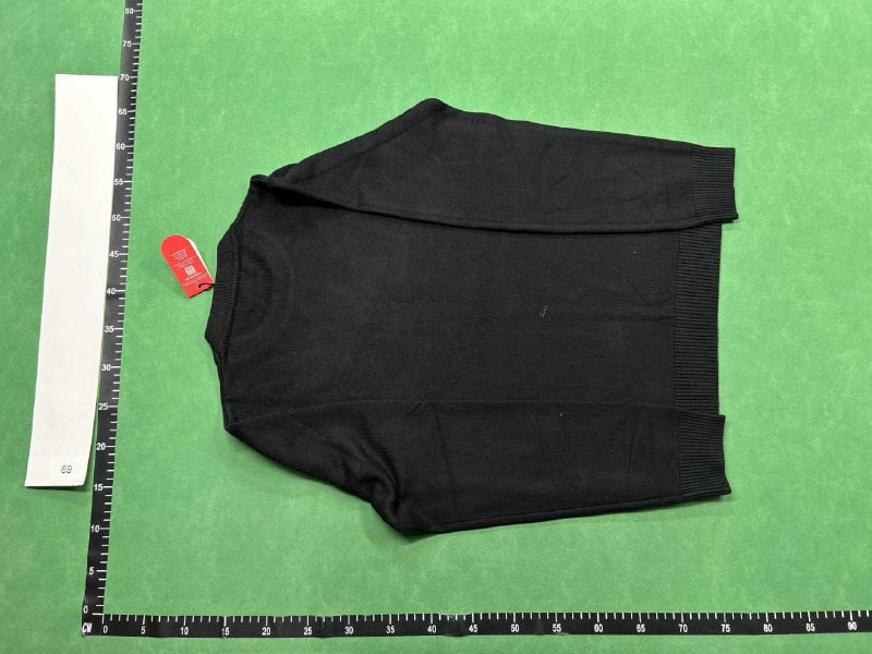  Canada Goose sweater  -2