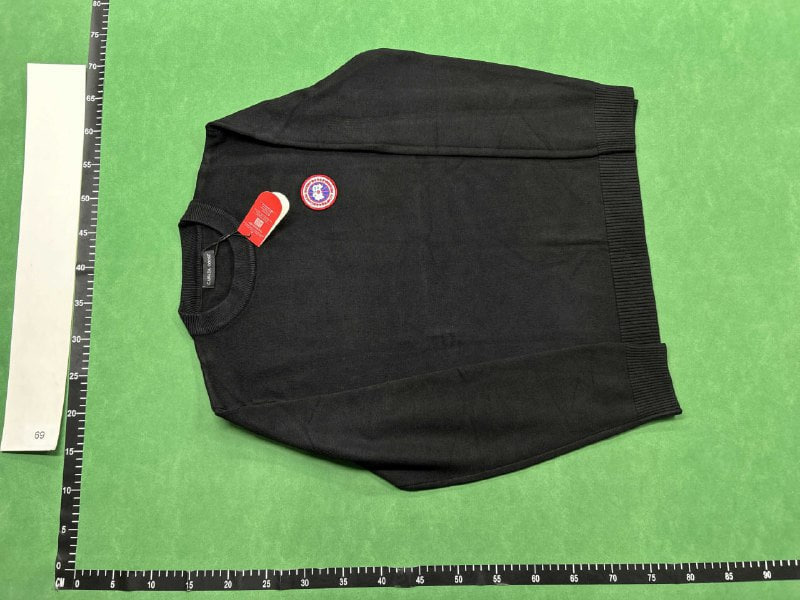  Canada Goose sweater  -4
