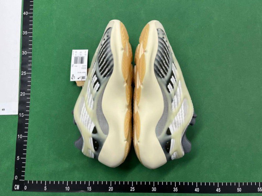   yeezy  700 -2