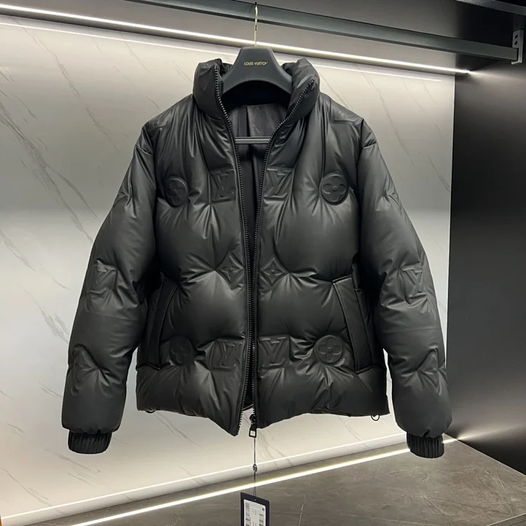 V Louis Vuitton & MOOSE KN