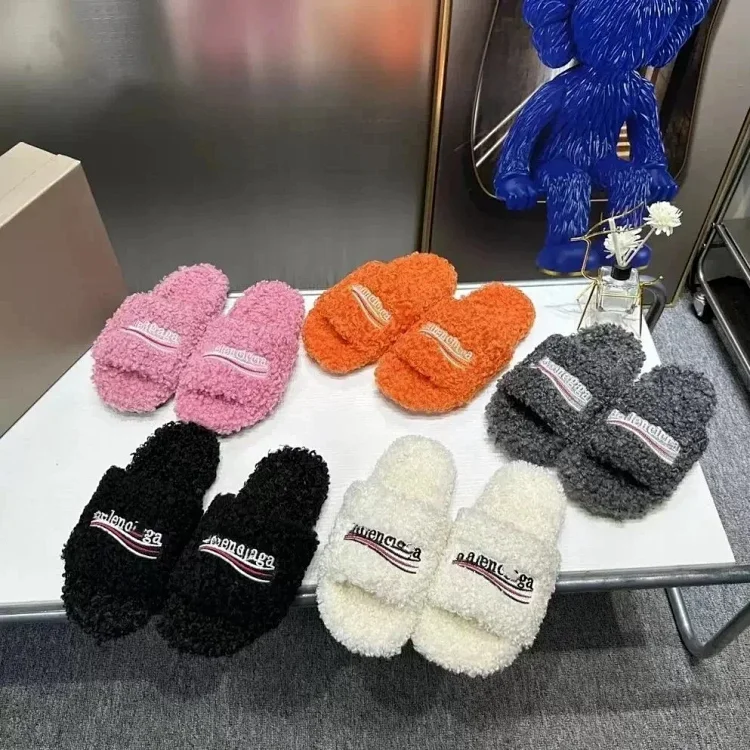 Balenciaga fluffy slippers 