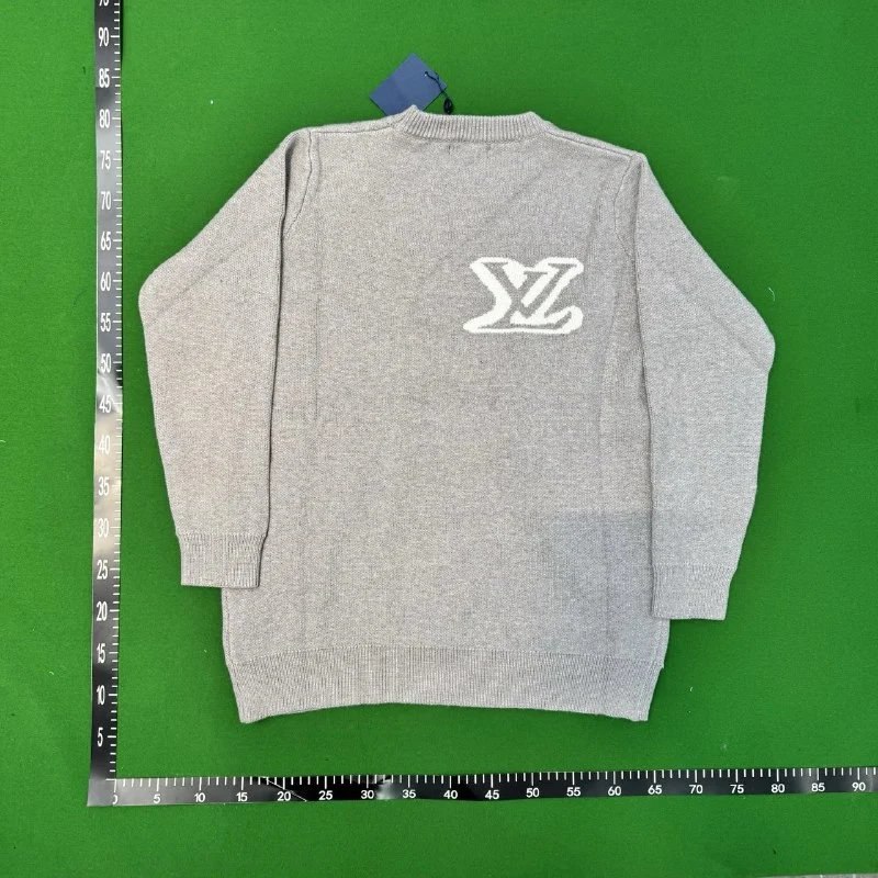 LV sweater -2