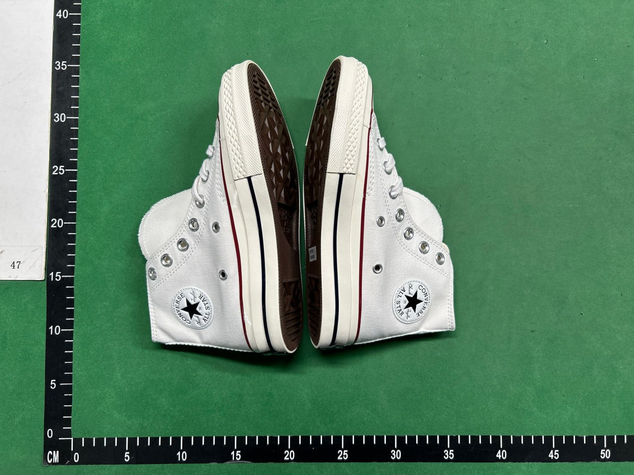 Converse canvas shoes -3