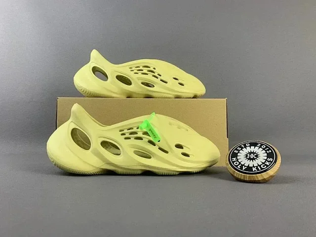 ADIDAS Yeezy Foam RNNR7584929230 -2