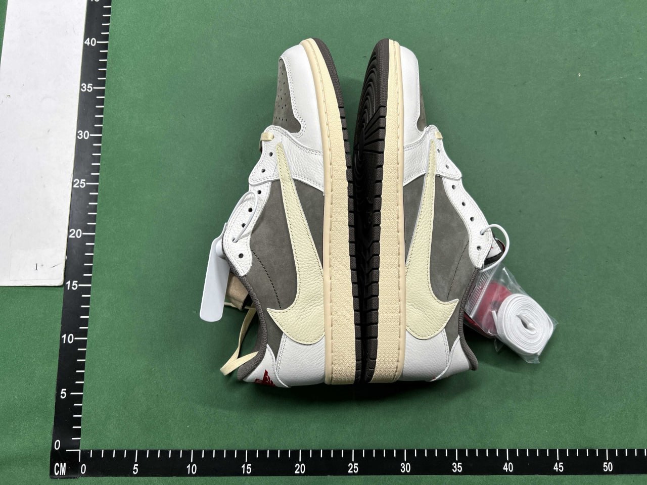 Travis Scott x Air Jordan 1 -2