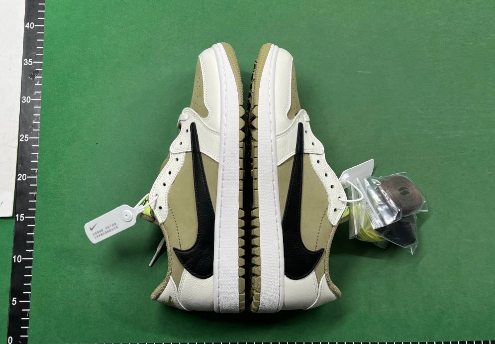 Travis Scott x Air Jordan 1 -4