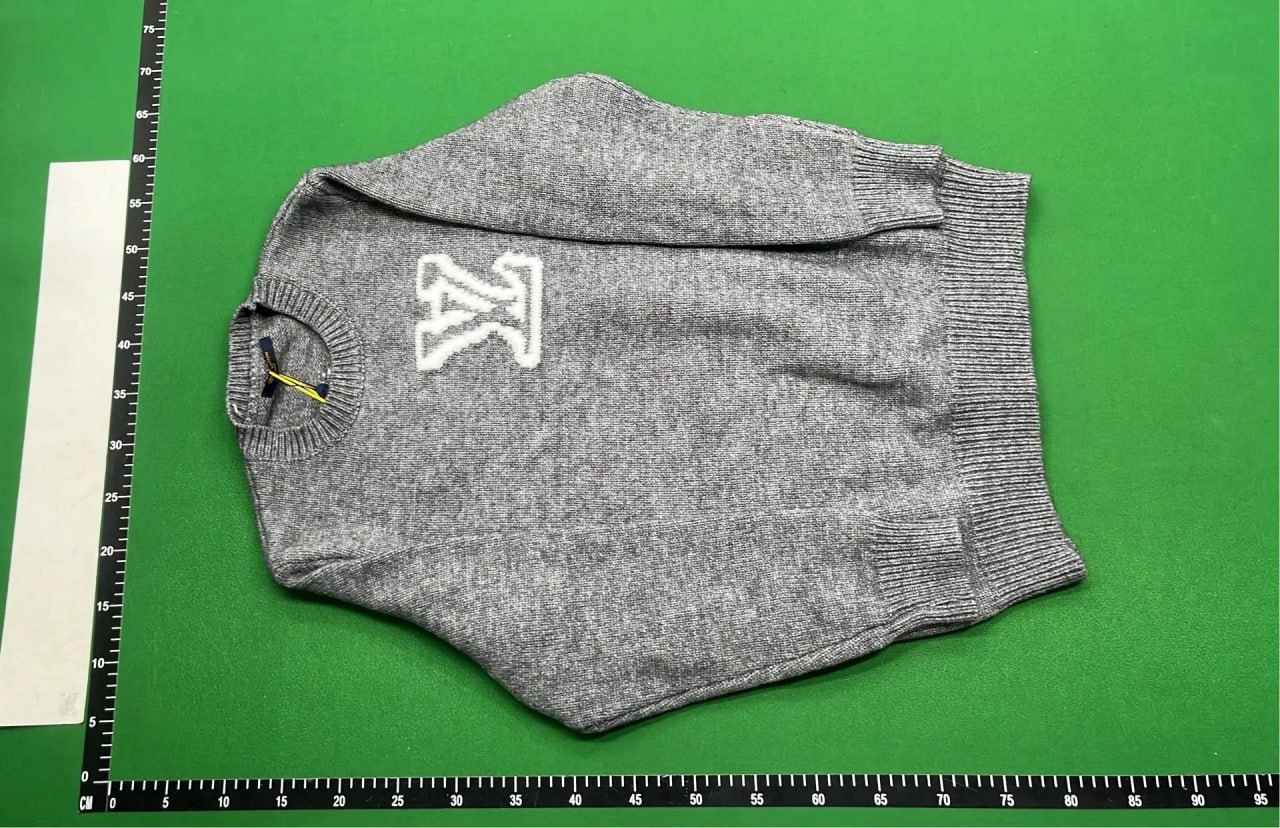LV sweater -2