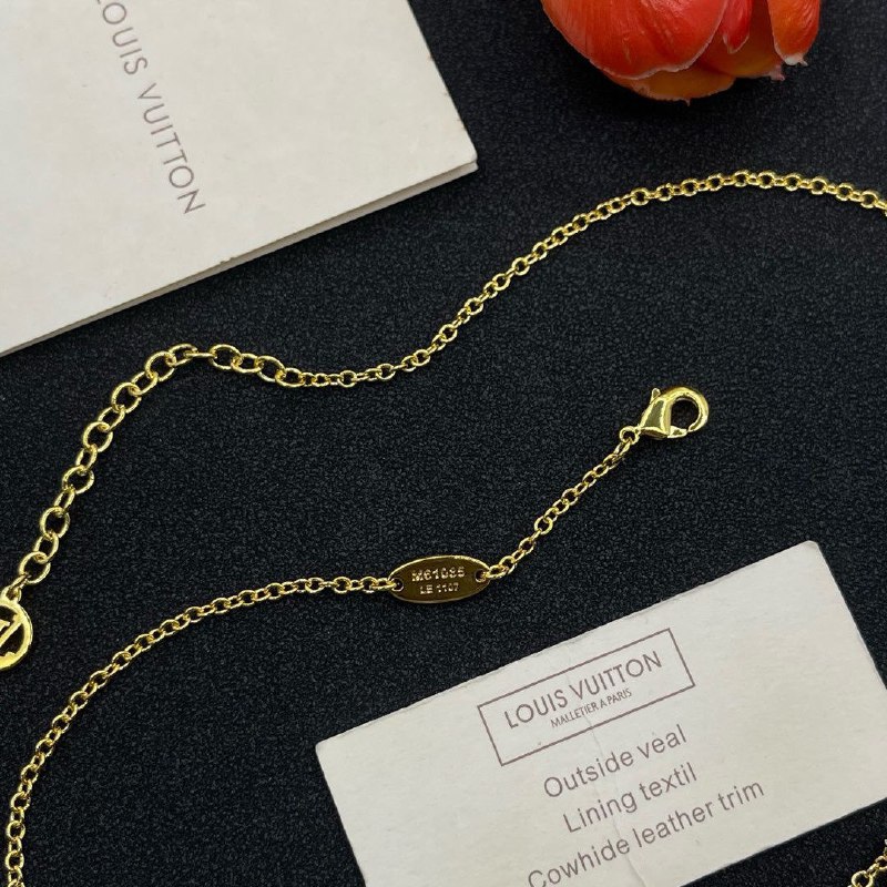 LV necklace -4