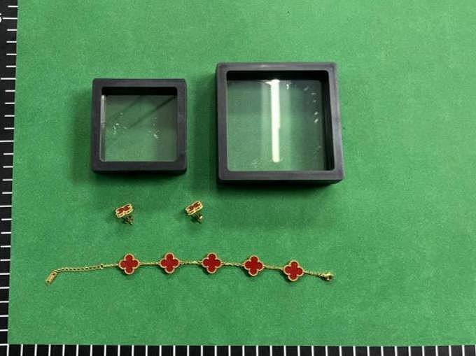 Van Cleef & Arpels bracelet (The perfect gift for your  -4