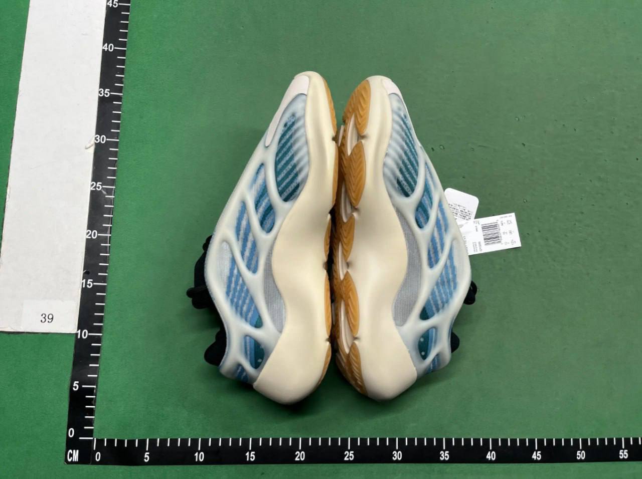 yezzy 700 -2