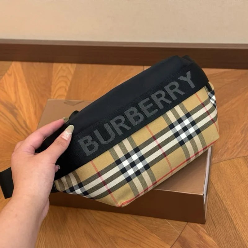 Prada bagBurberry  bagwaist bagshoulder bag -4