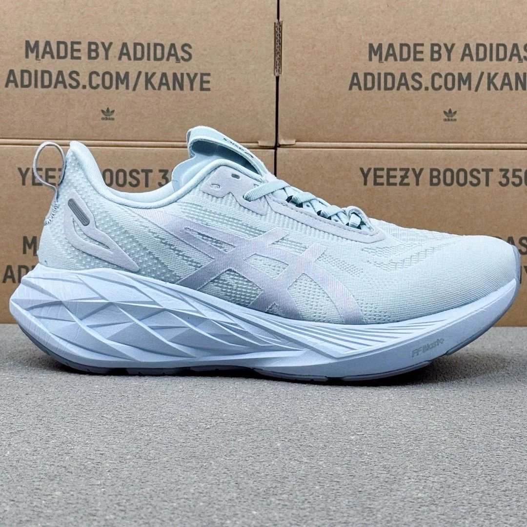 ASICS  Novablast 4 -2