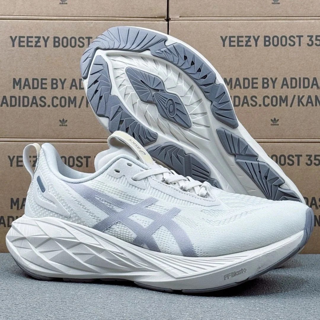 ASICS  Novablast 4 -3