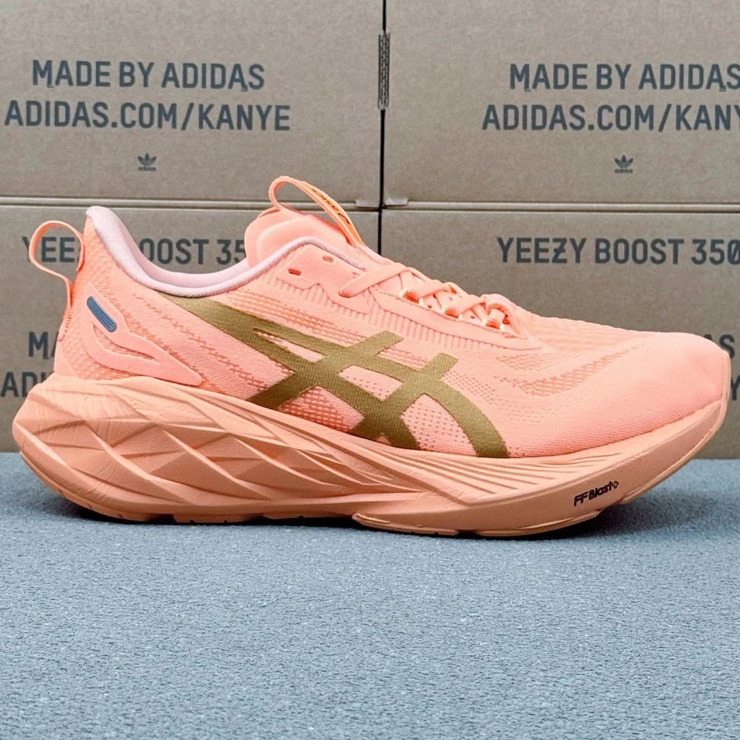 ASICS  Novablast 4 -4