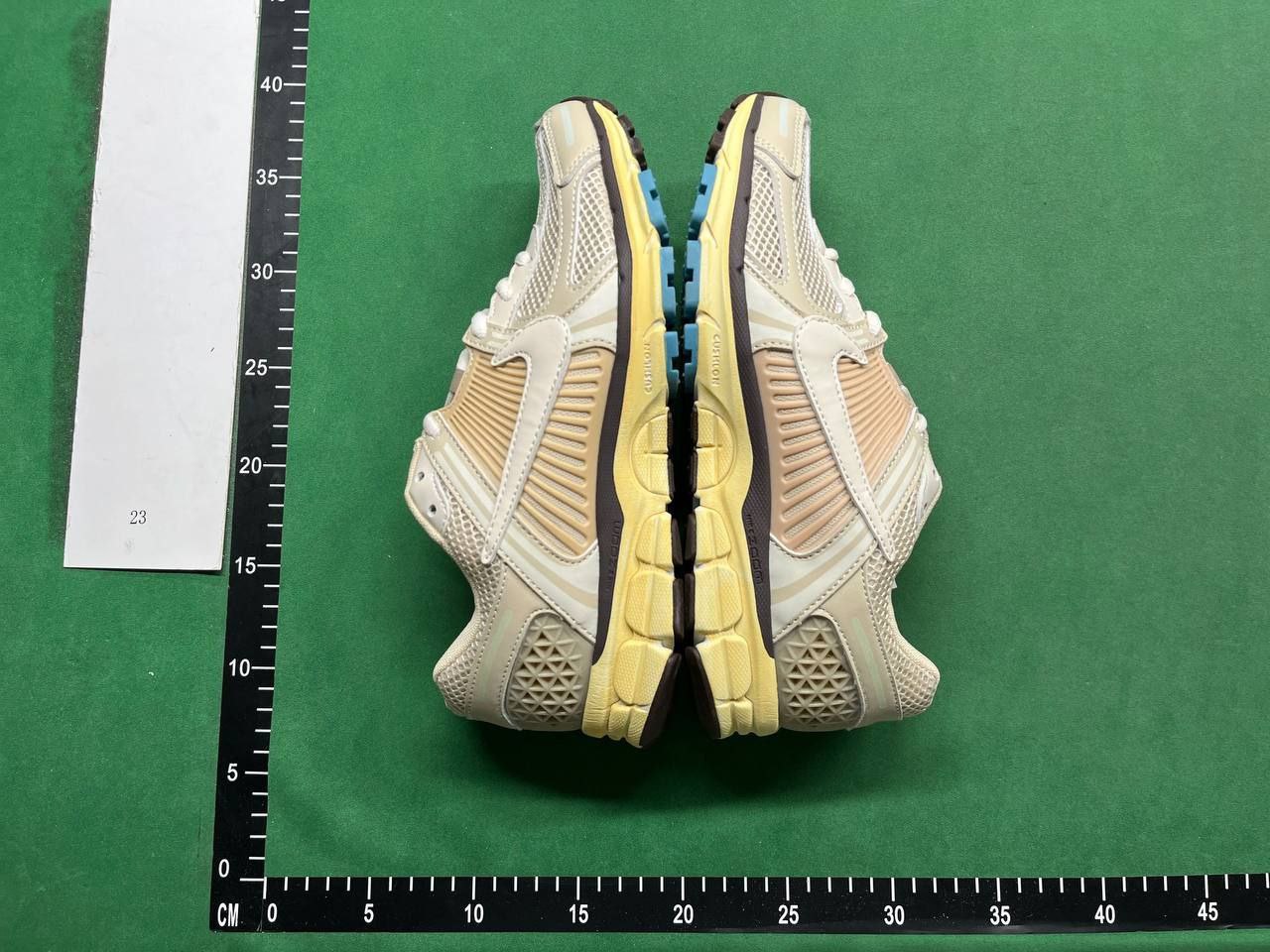  nike zoom Vomero 5 -2