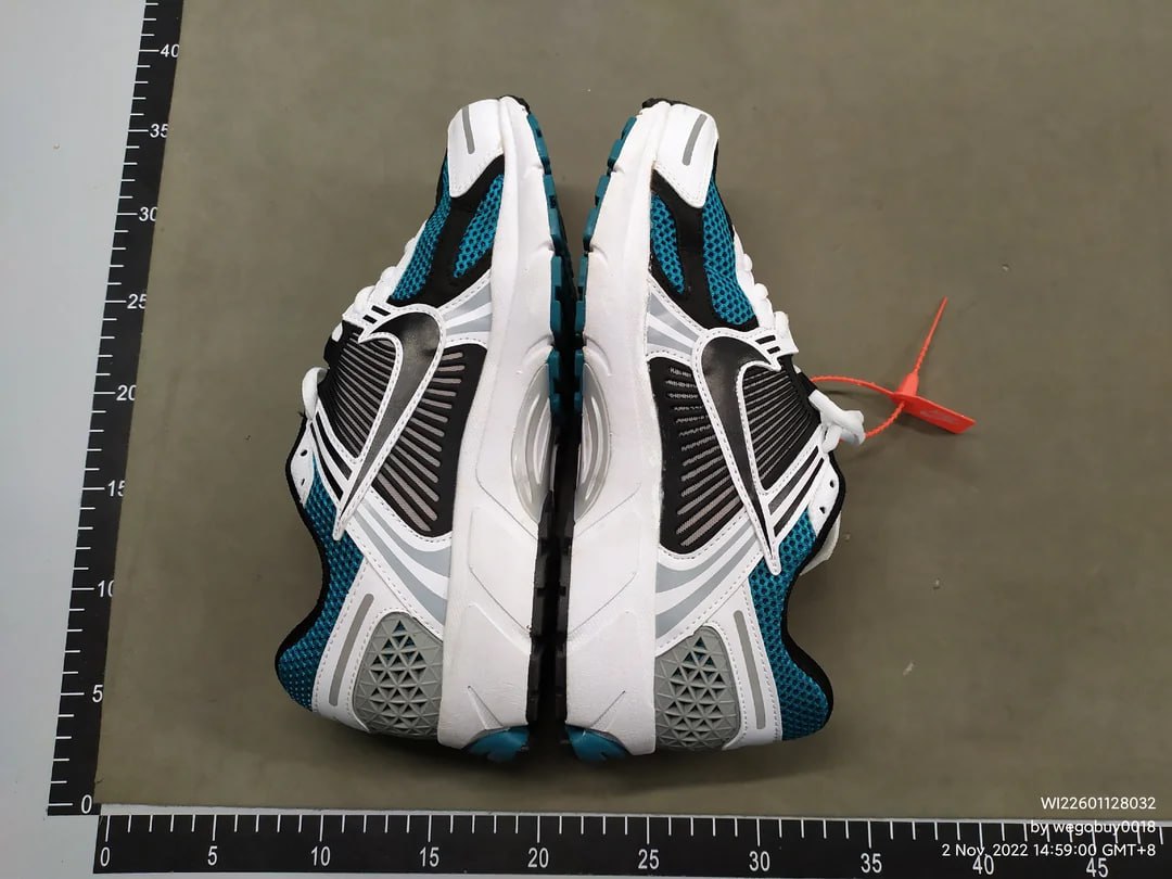  Nike Zoom Vomero 5 -4