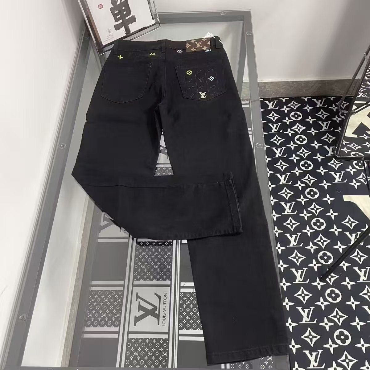 LV Golden Classic Jeans  -4