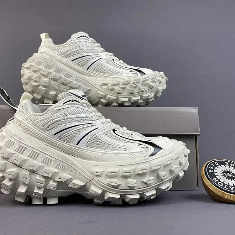 Balenciaga Bouncer 