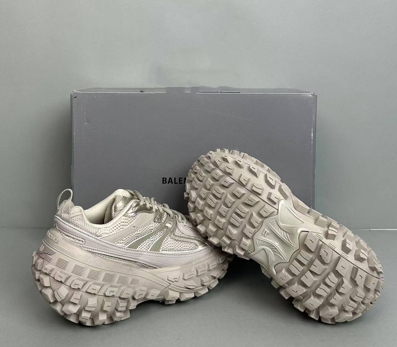 Balenciaga Bouncer  -2