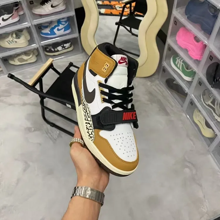 Nike Air Jordan 312 Sneakers [