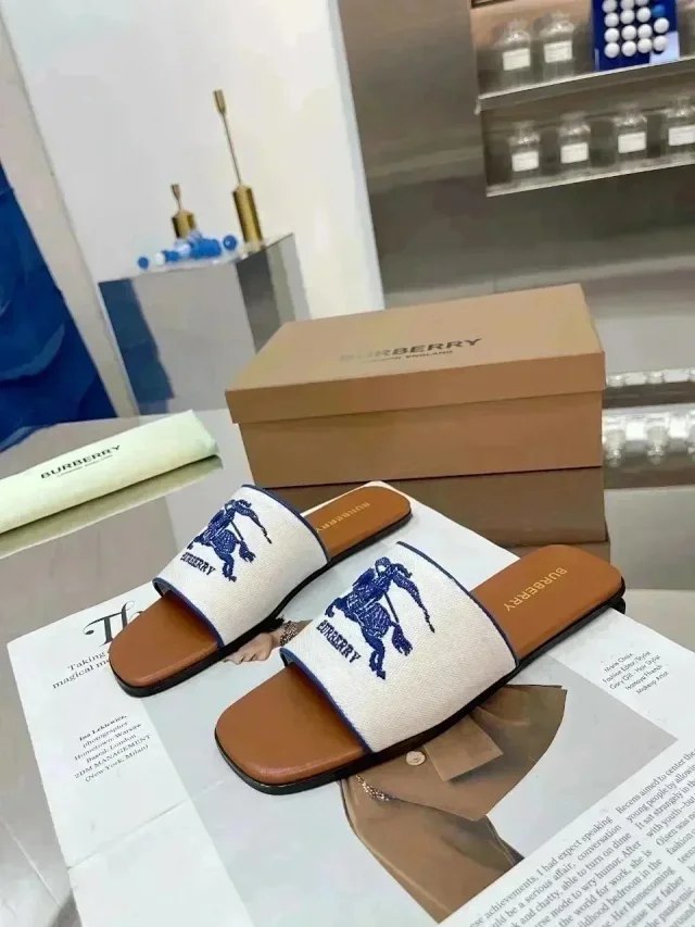  Gucci GG Supreme Slides [38 styles] -2