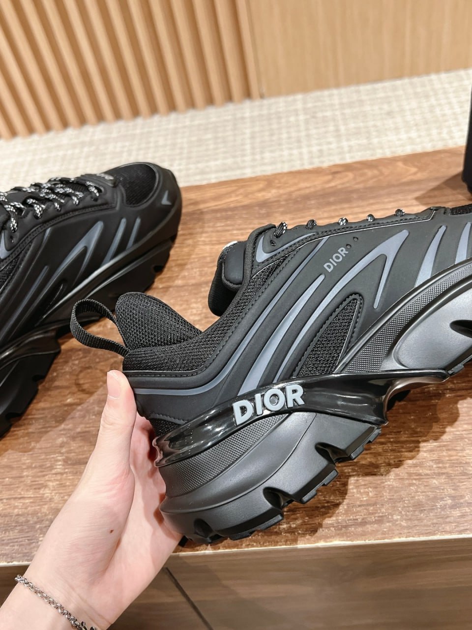 DIOR  B32 -4