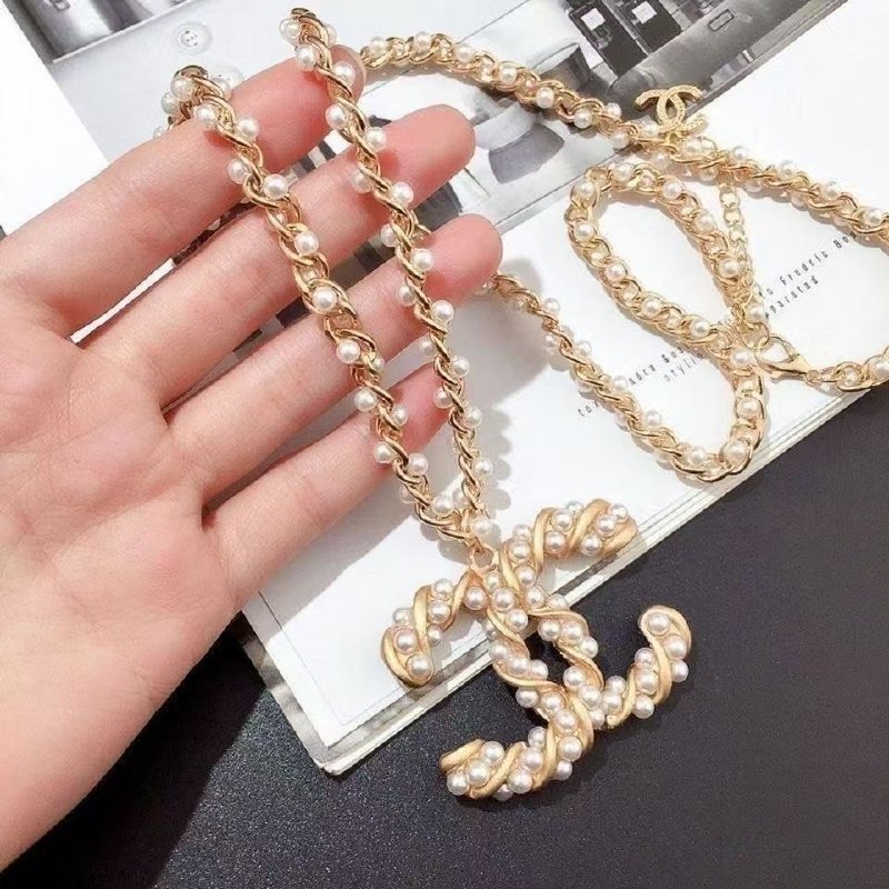 Chanel Pearl CC Logo Necklace -4
