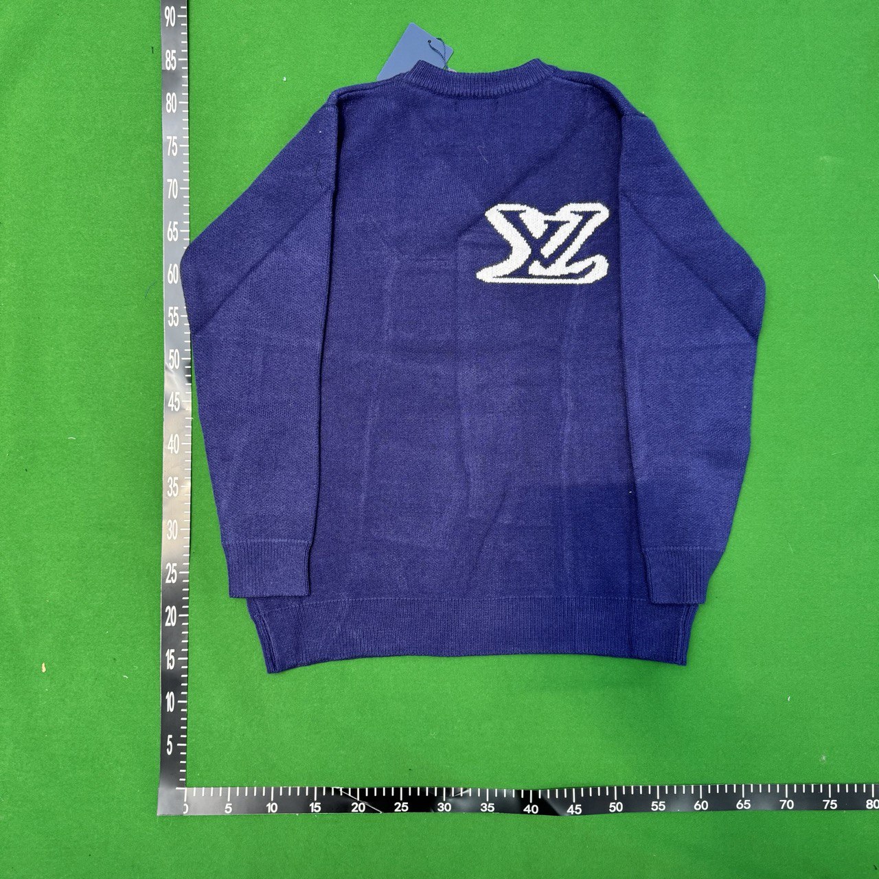  LV sweater  -2