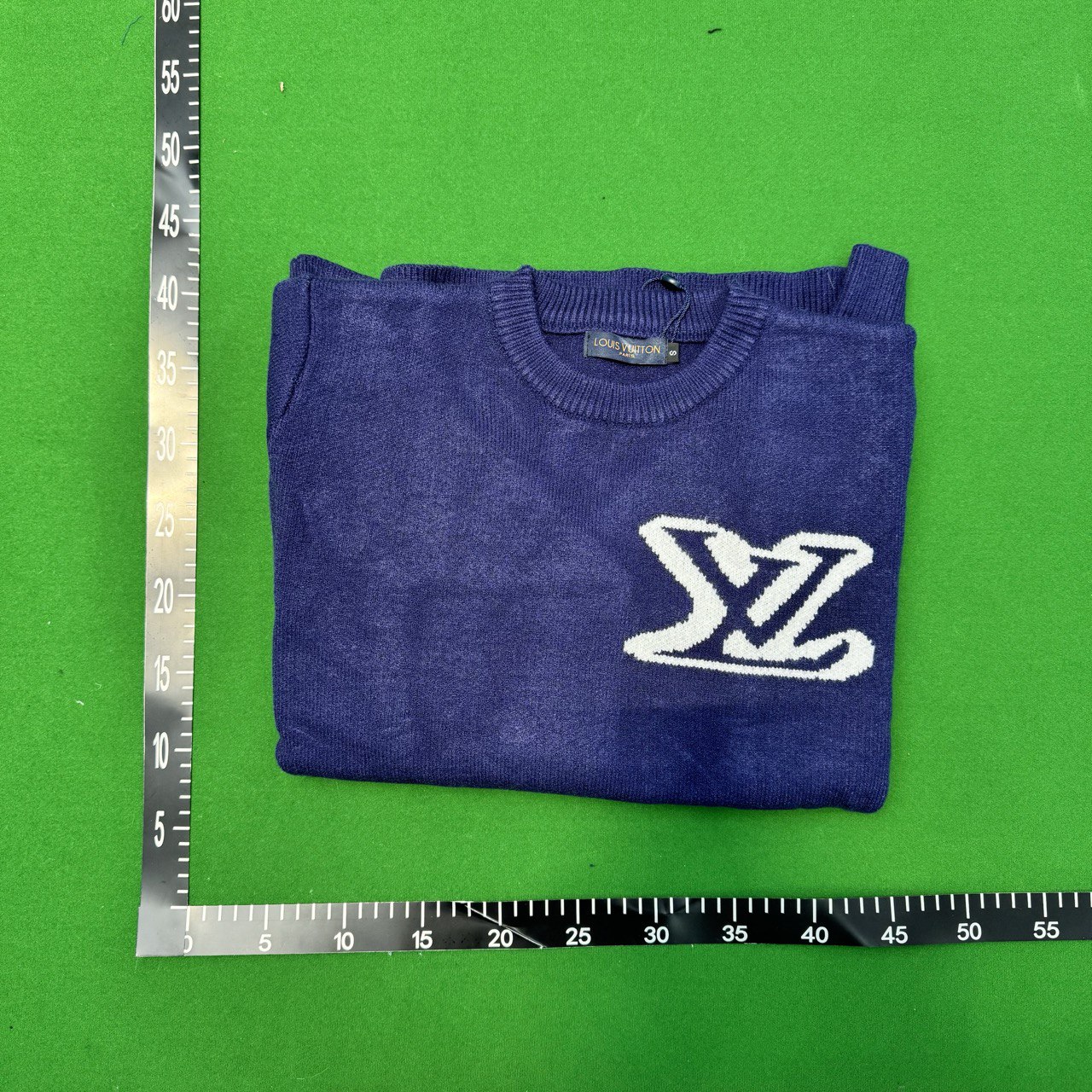  LV sweater  -4