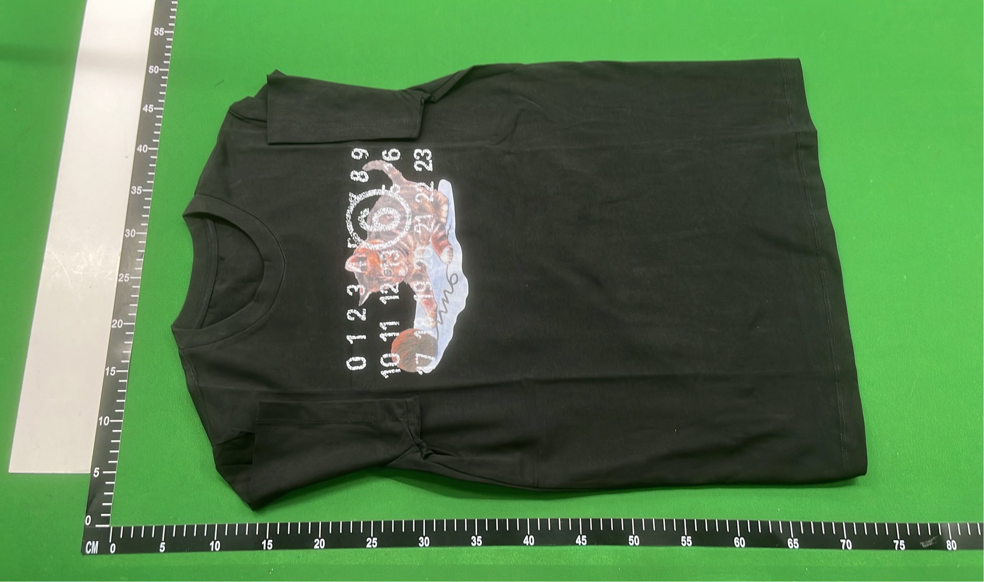 FashionTrend Men's Graphic T-Shirt with Unique Print Design -2