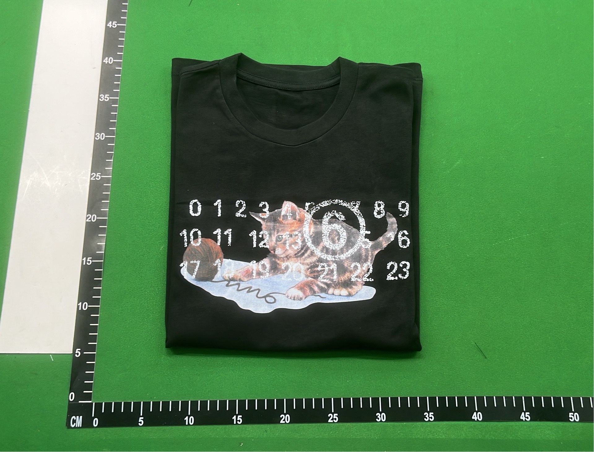 FashionTrend Men's Graphic T-Shirt with Unique Print Design -4