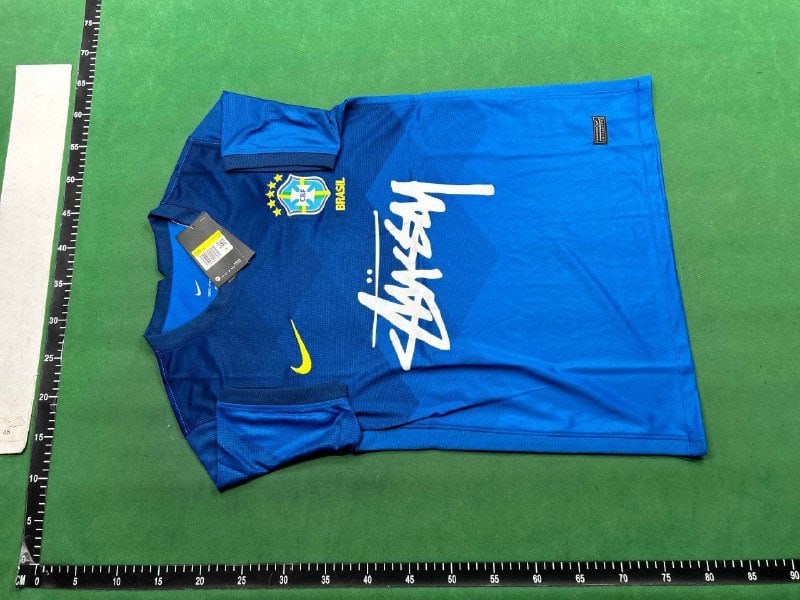 Football T-shirt    (40 CP -4