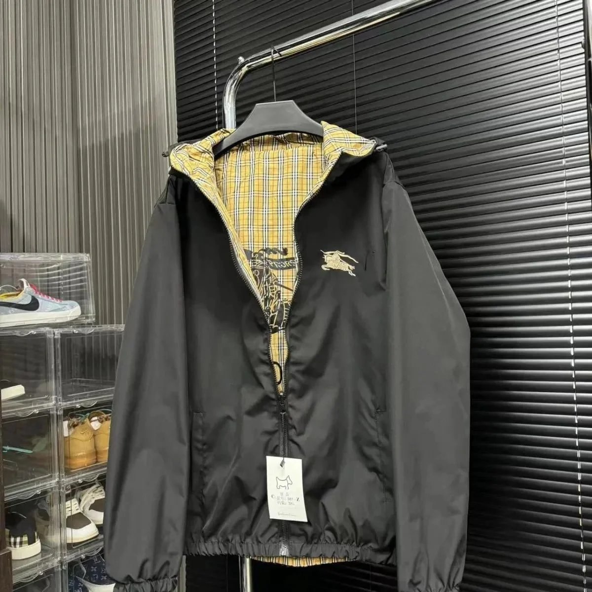 Burberry Check Print Hooded Jacket 40 styles     -3