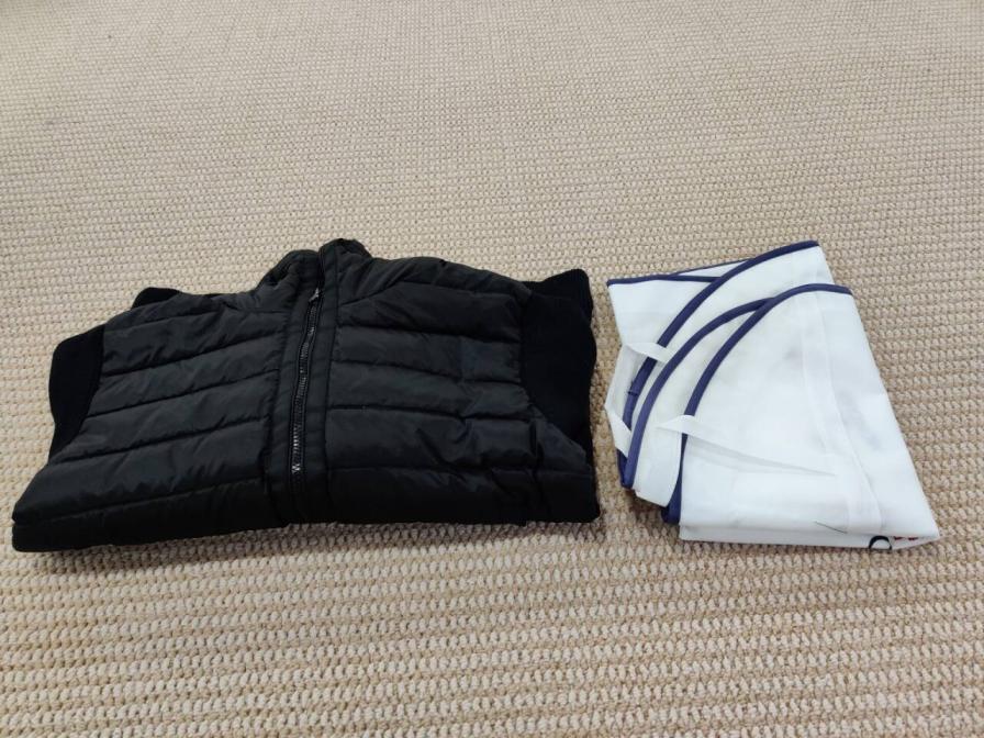 Men's Black Puffer Vest with Zipper Closure -2