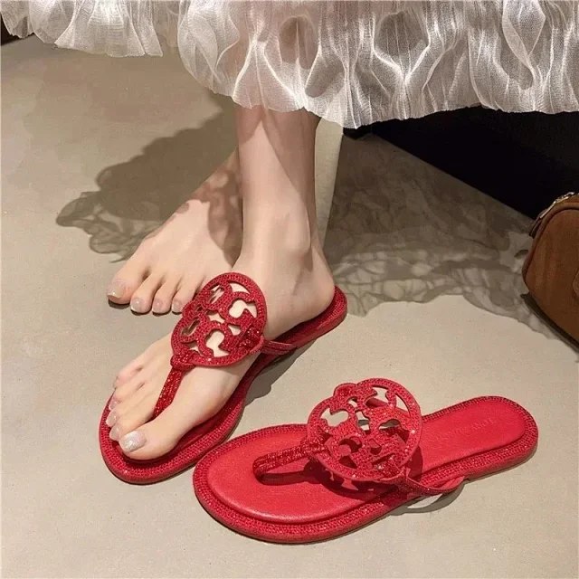 Tory Bury New diamond flat bottom women's slippers ins fashionable beach thong toe rivet rhinestone flip flops -3