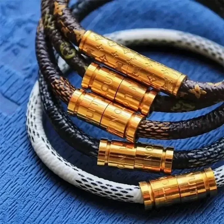 Louis Vuitton LV magnetic snap