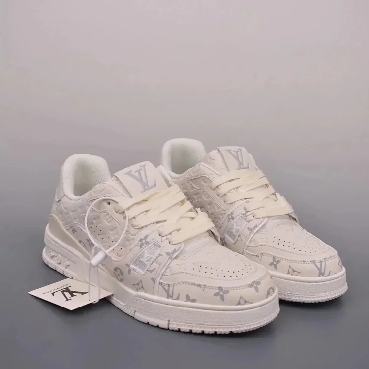 Louis Vuitton (33 style)