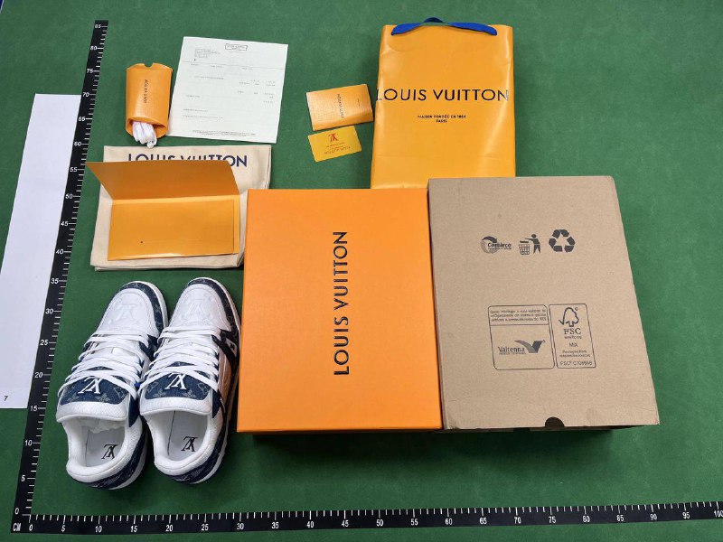 LV TRAINER SNRAKERSA -3