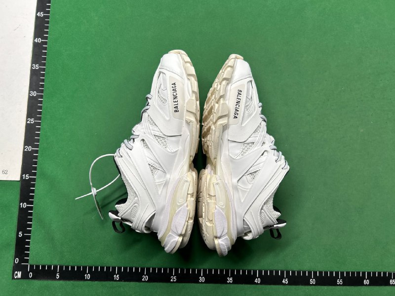 Balenciaga LED -2