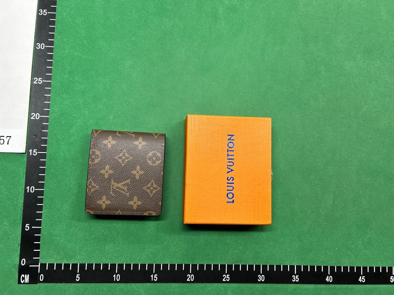  LV wallet -3