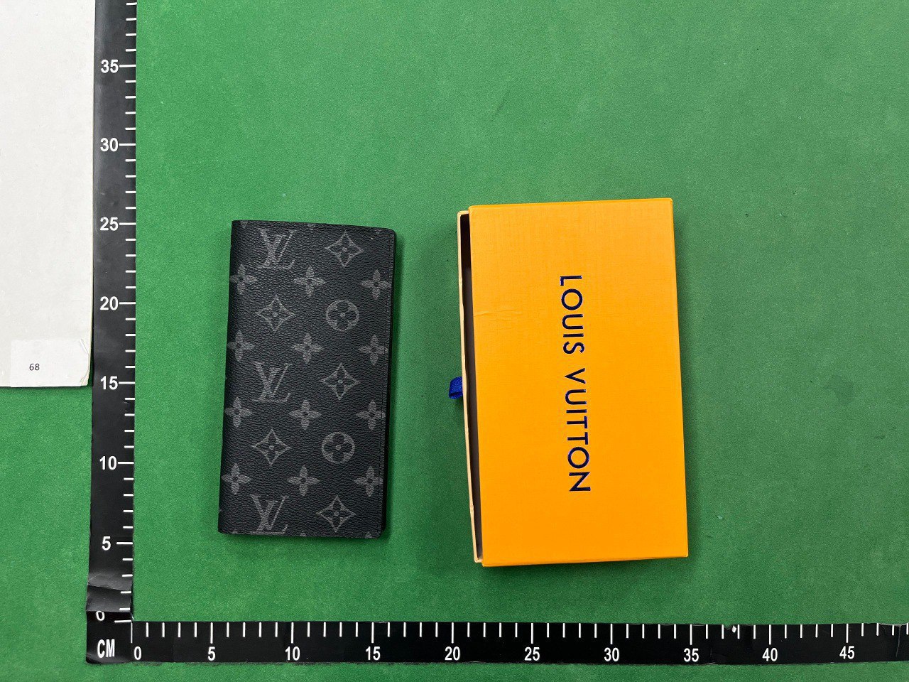 LV wallet -2