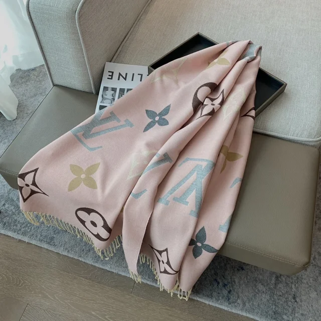 LV shawl