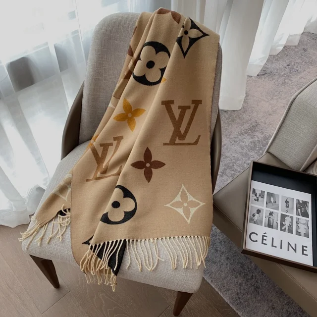 LV shawl -3