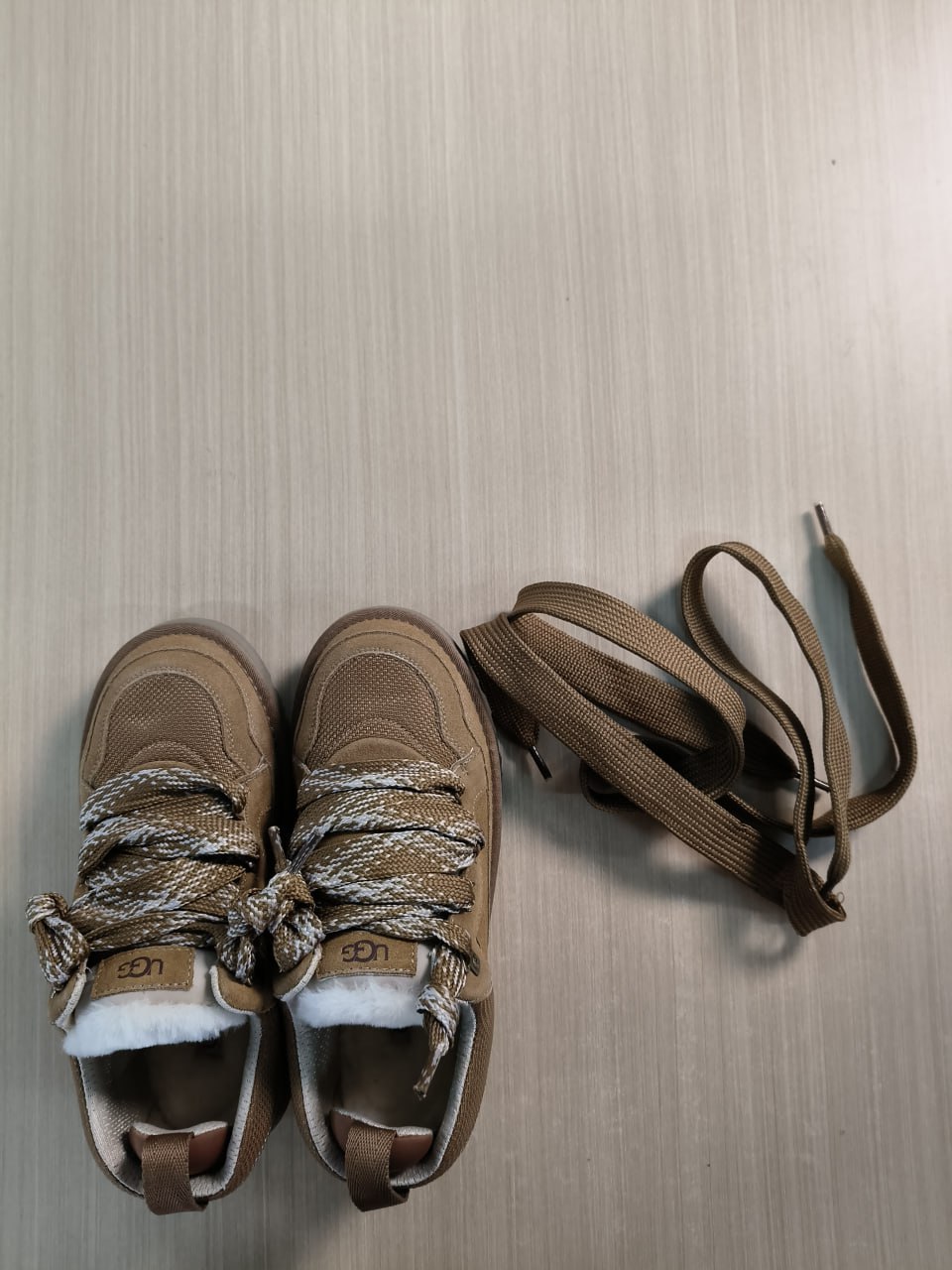 UGG -3
