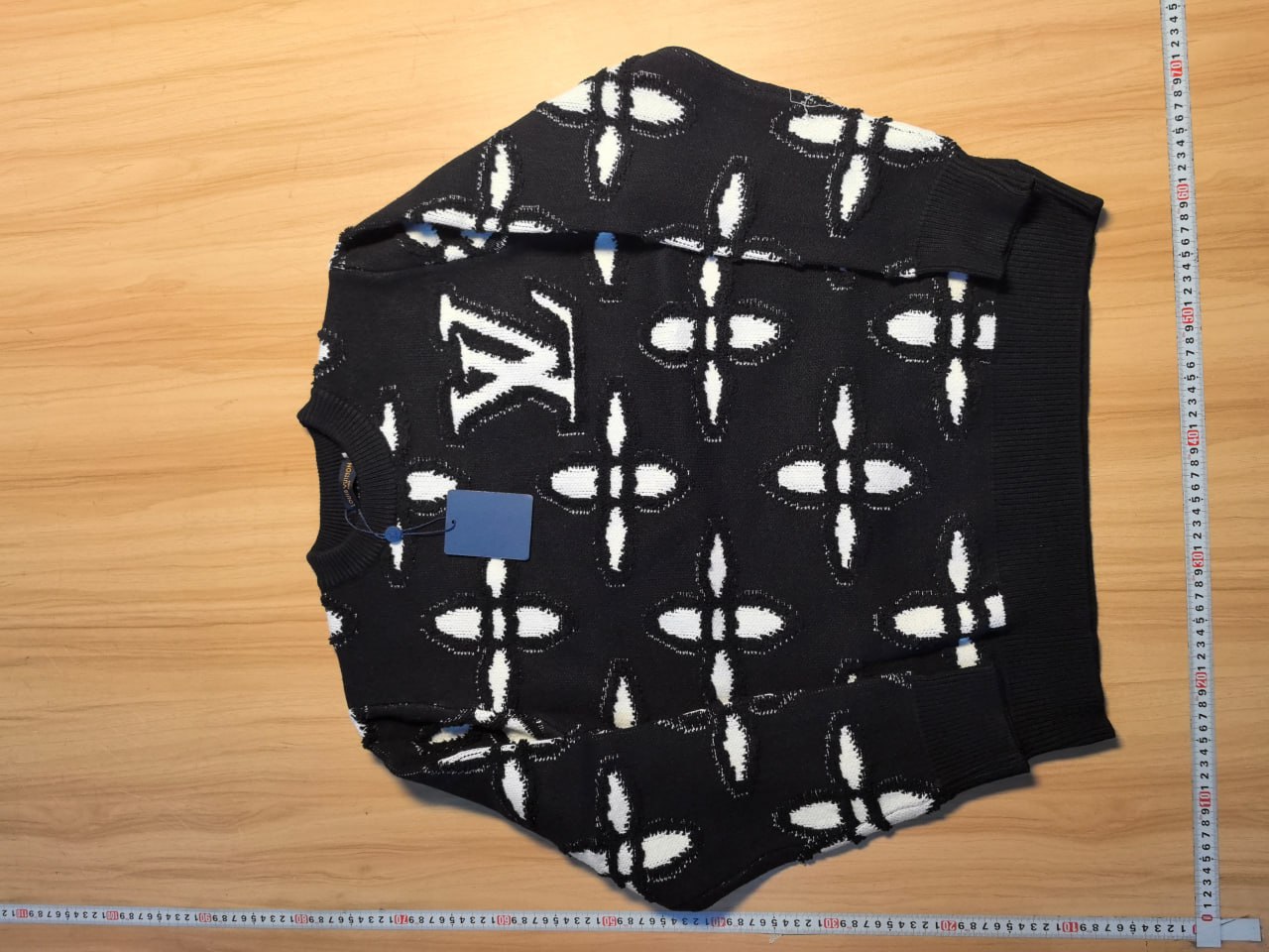 LV Sweater -2