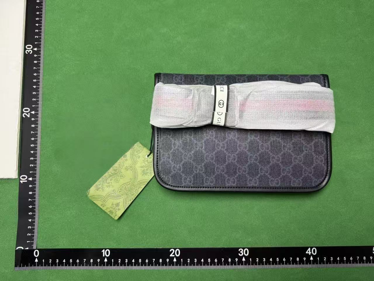 Gucci Old Fanny pack and chest bag -2