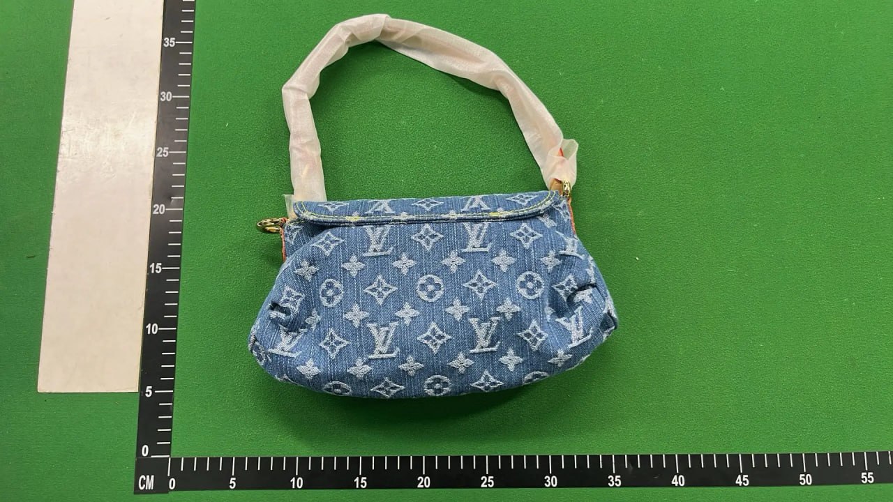 Louis Vuitton Underarm bag -4