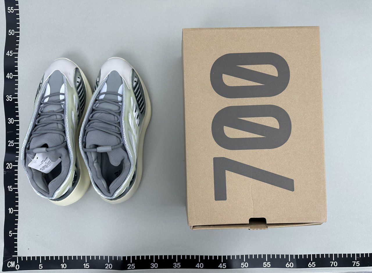 Adidas Yeezy 700 -3